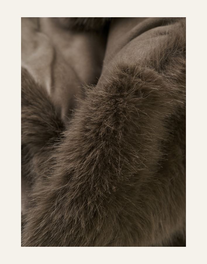 Pläd i pälsimitation taupe - 2