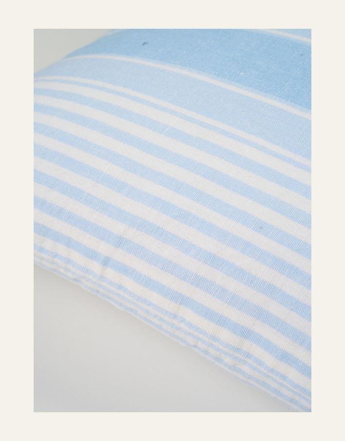 Prydnadskudde ljusblå - 2