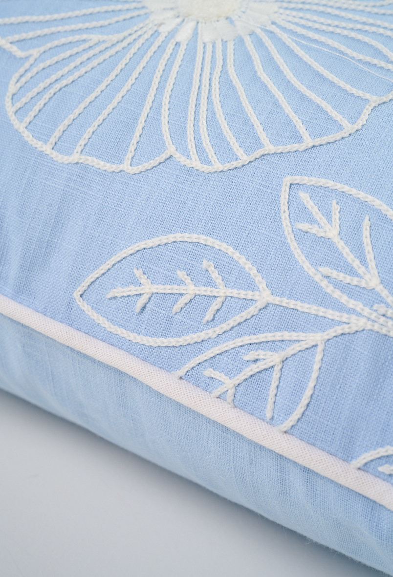 Prydnadskudde ljusblå - 2