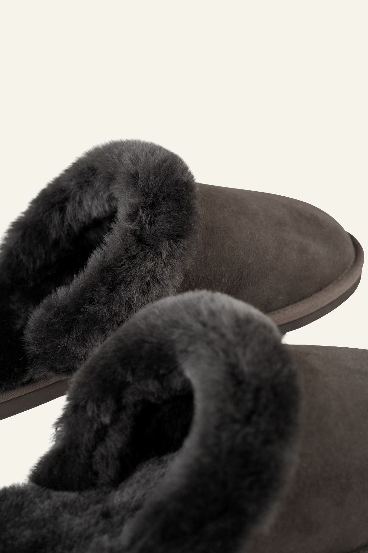 Fårskinnstofflor mörkbrun - 2