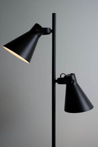 Logan golvlampa svart