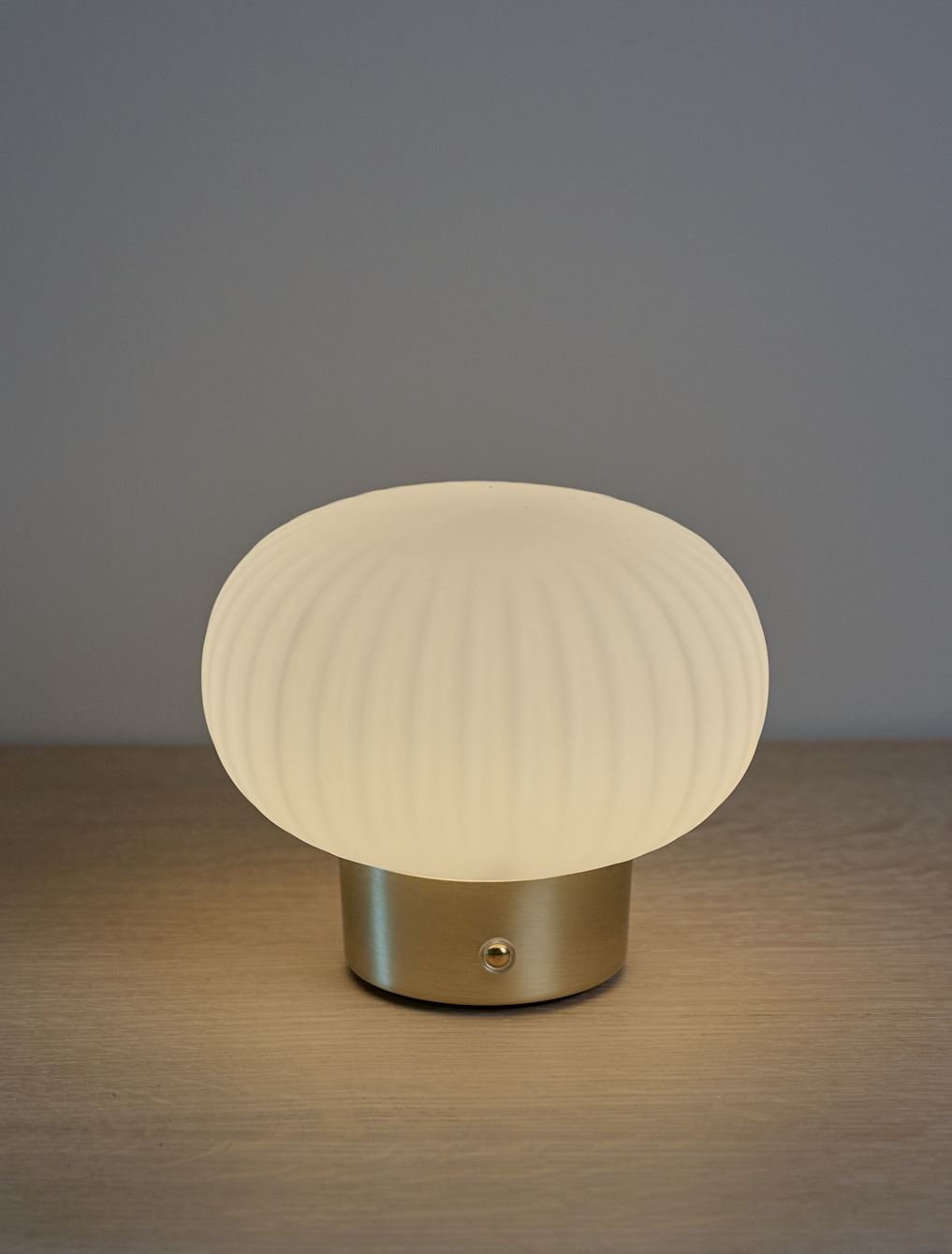 Batteridriven lampa mässing - 3