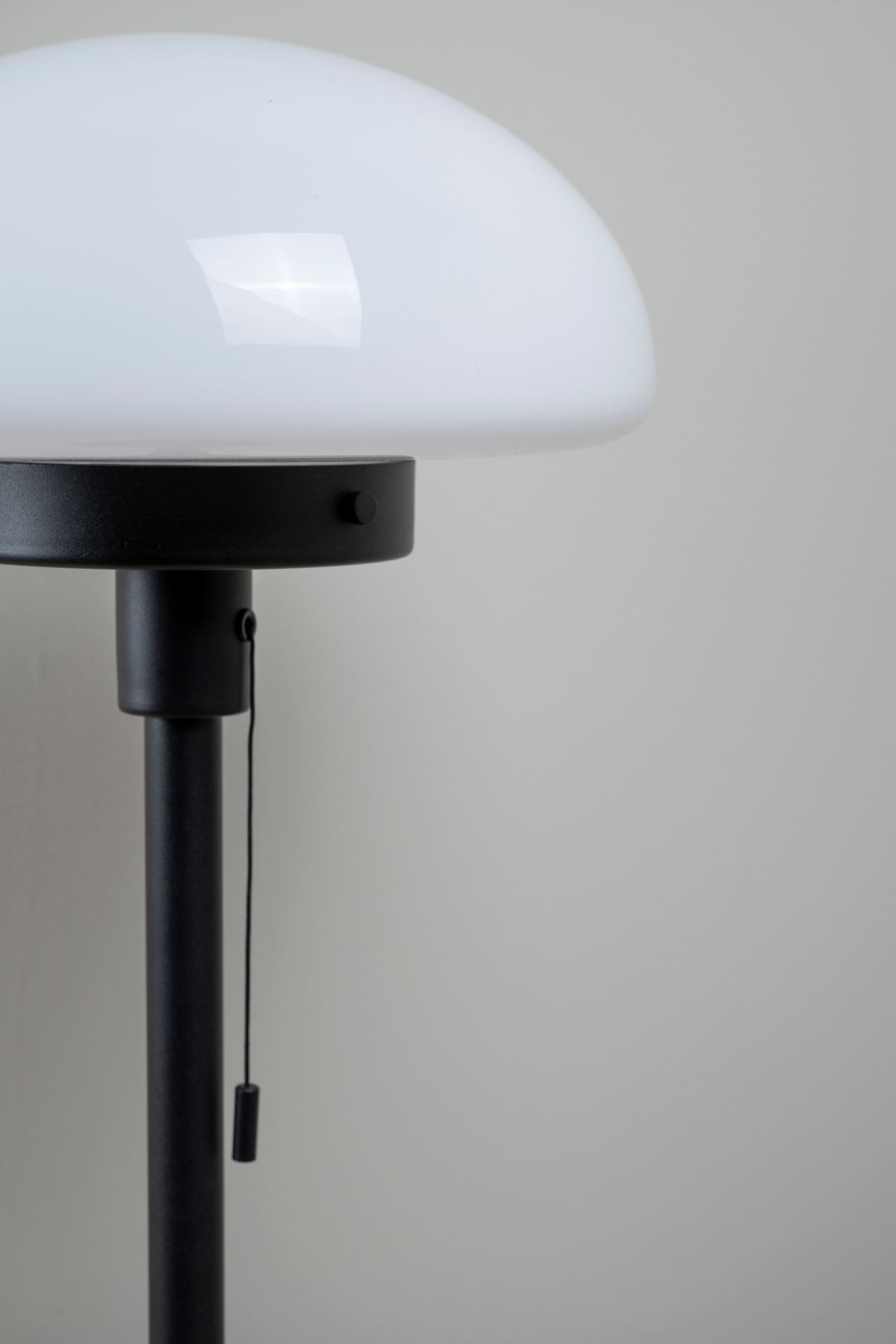 Bordslampa svart - 5