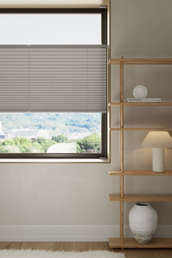 Ljusfiltrerande plisségardin grå - 2