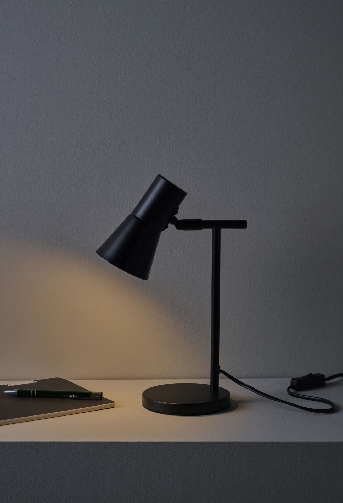 Bordslampa svart - 2