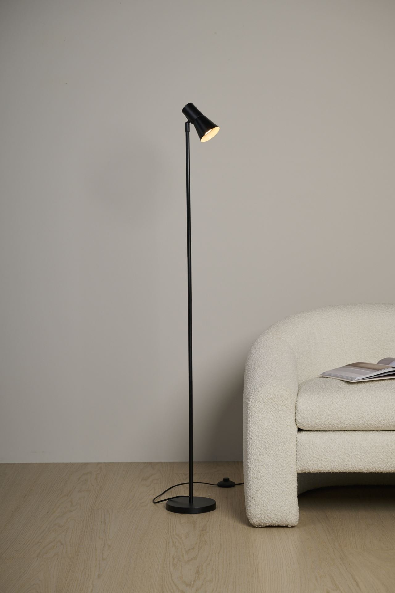 Golvlampa svart - 3