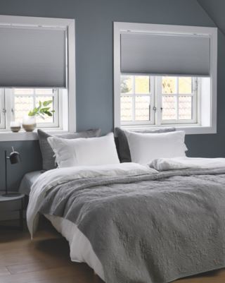 Falk mörkläggande dubbel plisségardin vit