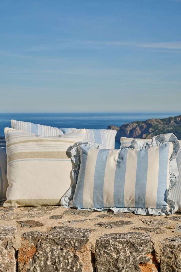 Prydnadskudde ljusblå - 2