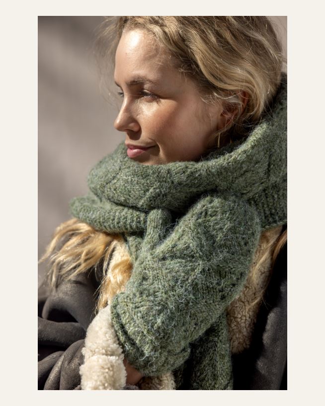 Stickad halsduk olivgrön - 40x200 cm olivgrön - 1