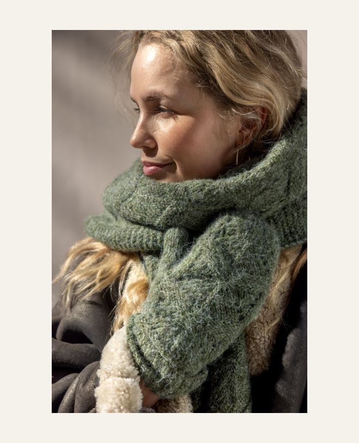 Stickad halsduk olivgrön - 40x200 cm olivgrön - 1