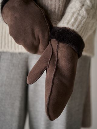 Wooly ullvantar mörkbrun