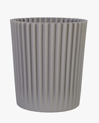 Vita blomkruka grå