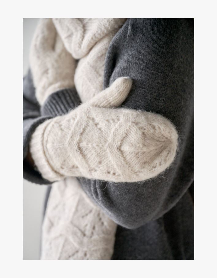 Stickade vantar sand - 10x23 cm sand - 1